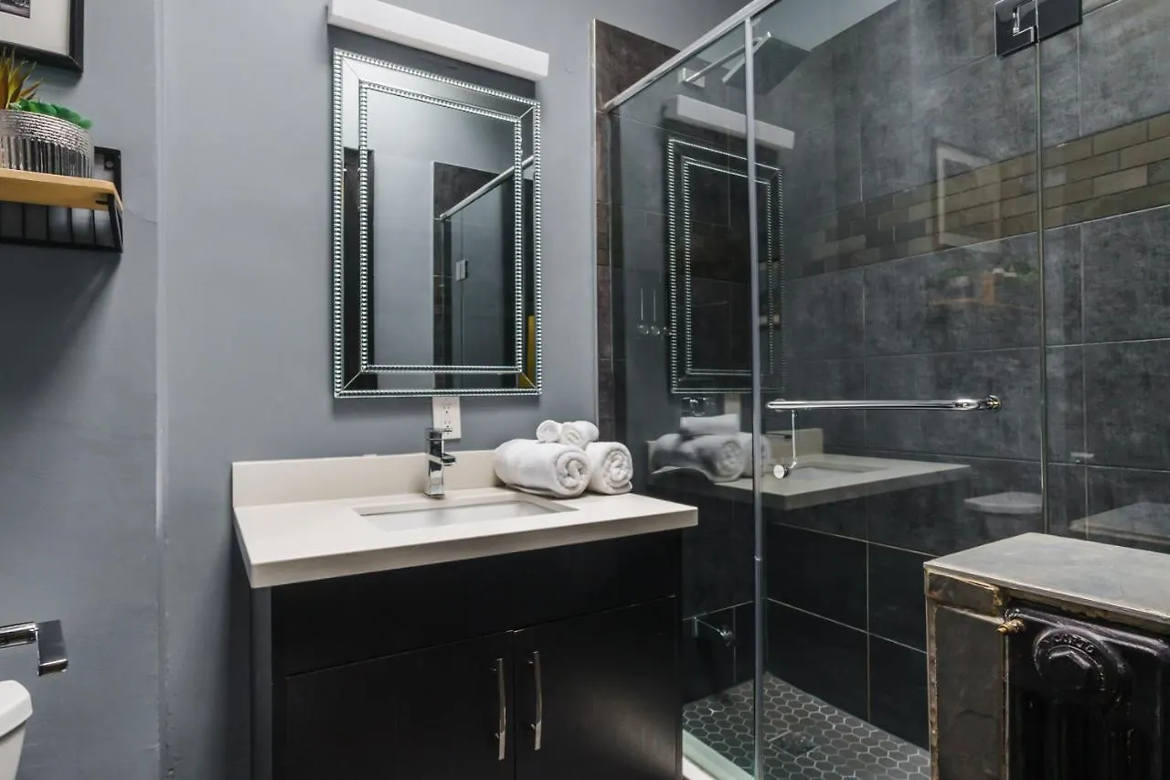 Hotel Queen Street Lofts Toronto